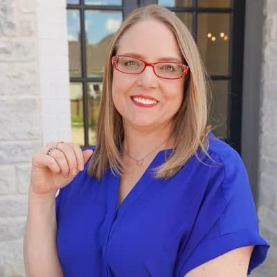 Summer Perkins headshot